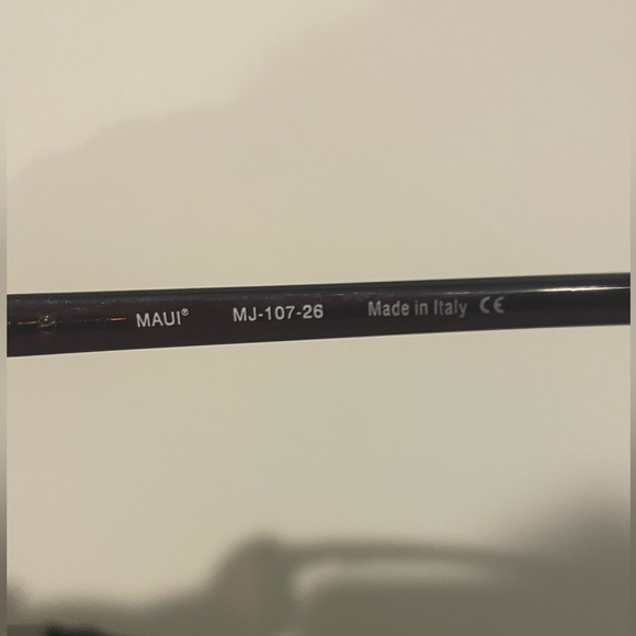 Maui Jim Sunglasses Polarized with Strap Holder - Picture 8 of 12